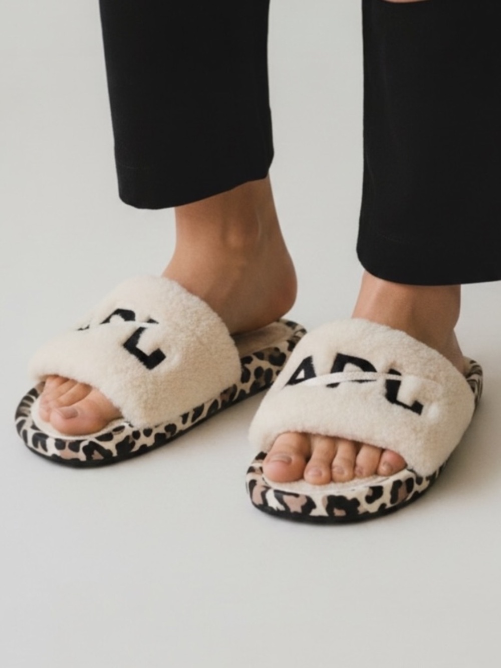 APL Shearling Leopard Slide Sz 8 Plush Lightweight Comfort Lounge Slippers